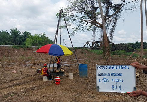 งานเจาะสำรวจดินสำหรับงานสะพานรถไฟ จังหวัดชุมพร